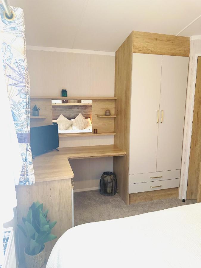The Hideaway Villa สการ์โบโรห์ ภายนอก รูปภาพ