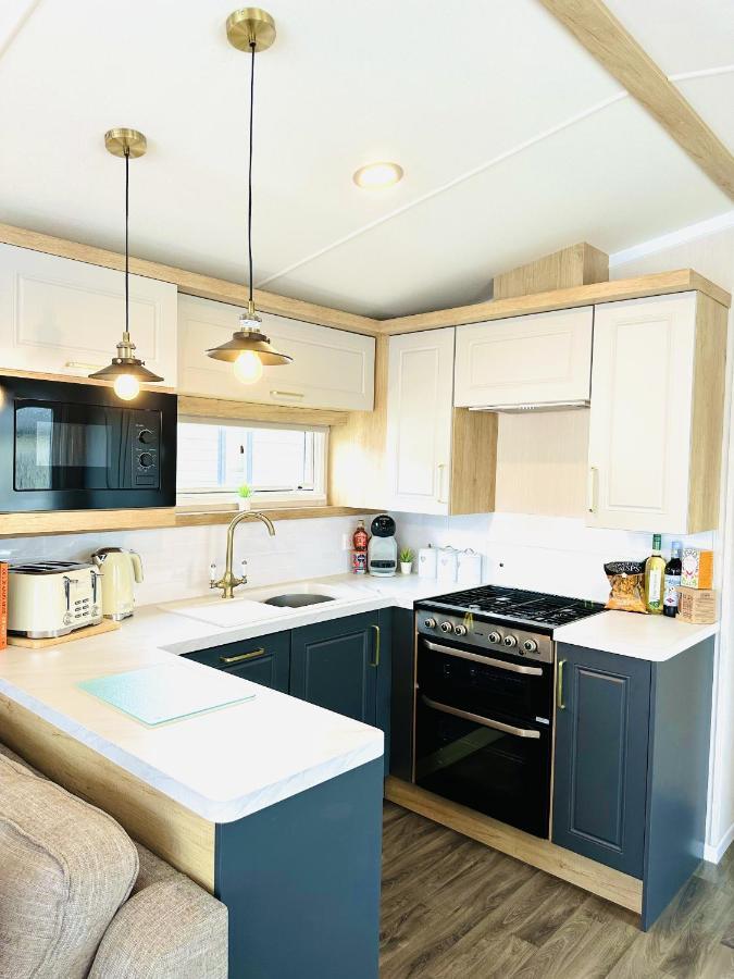 The Hideaway Villa สการ์โบโรห์ ภายนอก รูปภาพ