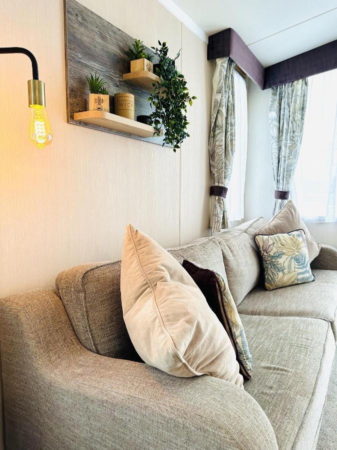 The Hideaway Villa สการ์โบโรห์ ภายนอก รูปภาพ